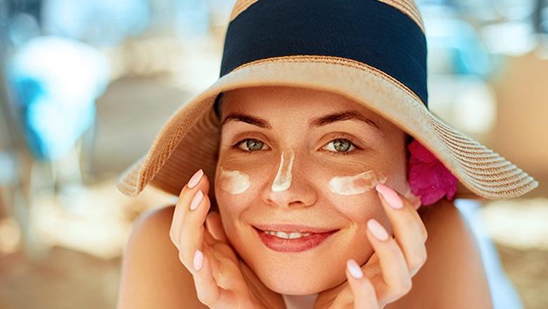 كيف تعالجين بشرتك بعد التعرض للشمس؟&nbsp;