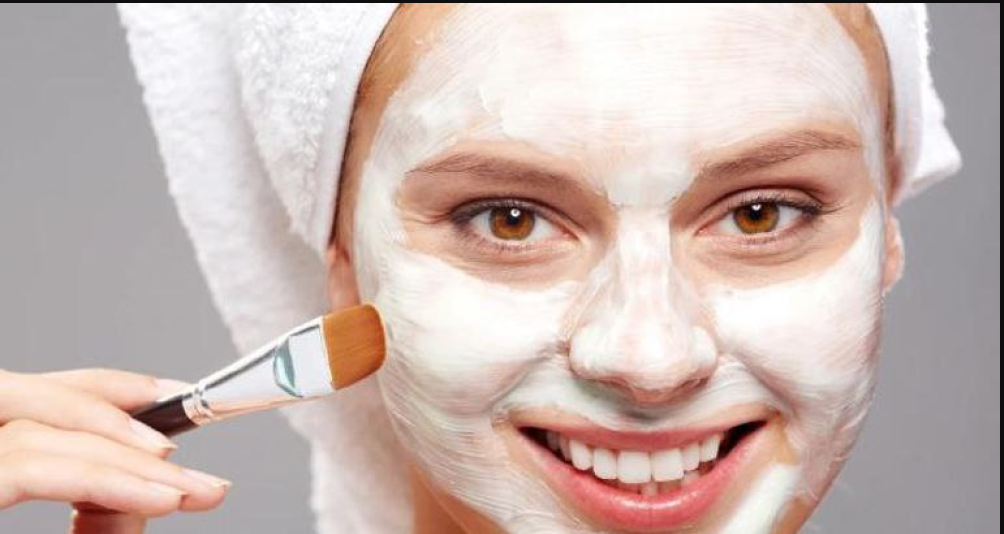 ماسكات طبيعية تناسب البشرة الحساسة