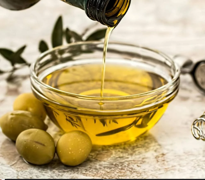 أفضل الزيوت الطبيعية لترطيب الجسم