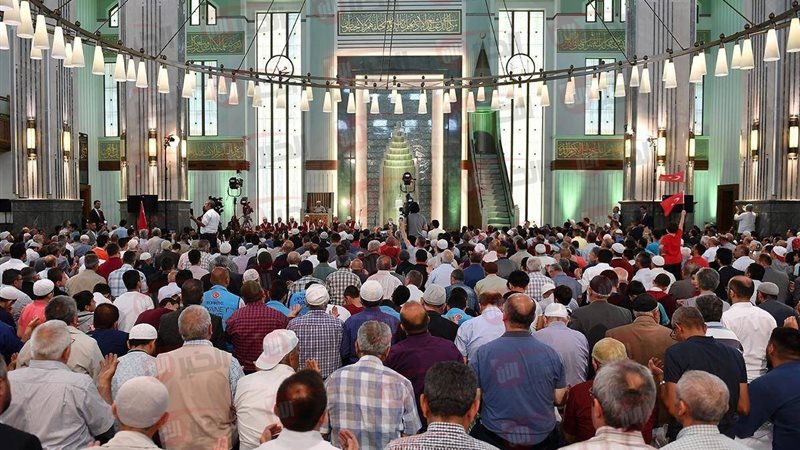 حكم صلاة الجمعة يوم