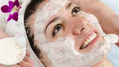 ماسك لتفتيح البشرة بالنشا وماء الورد سيجعلك كالقمر.. الفوائد وطرق التحضير